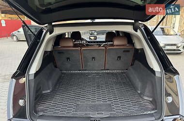 Внедорожник / Кроссовер Audi Q7 2015 в 