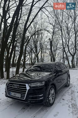 Внедорожник / Кроссовер Audi Q7 2015 в 