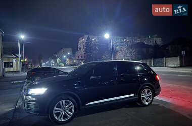 Внедорожник / Кроссовер Audi Q7 2015 в 