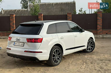 Внедорожник / Кроссовер Audi Q7 2016 в 