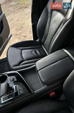 Внедорожник / Кроссовер Audi Q7 2016 в 