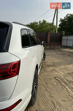 Внедорожник / Кроссовер Audi Q7 2016 в 
