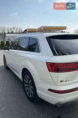 Позашляховик / Кросовер Audi Q7 2016 в 