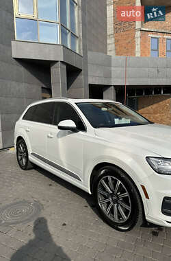 Позашляховик / Кросовер Audi Q7 2016 в 