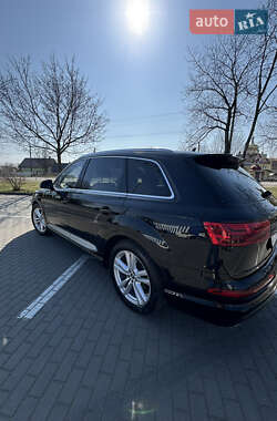 Позашляховик / Кросовер Audi Q7 2017 в 