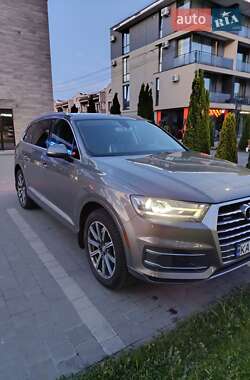 Внедорожник / Кроссовер Audi Q7 2015 в 