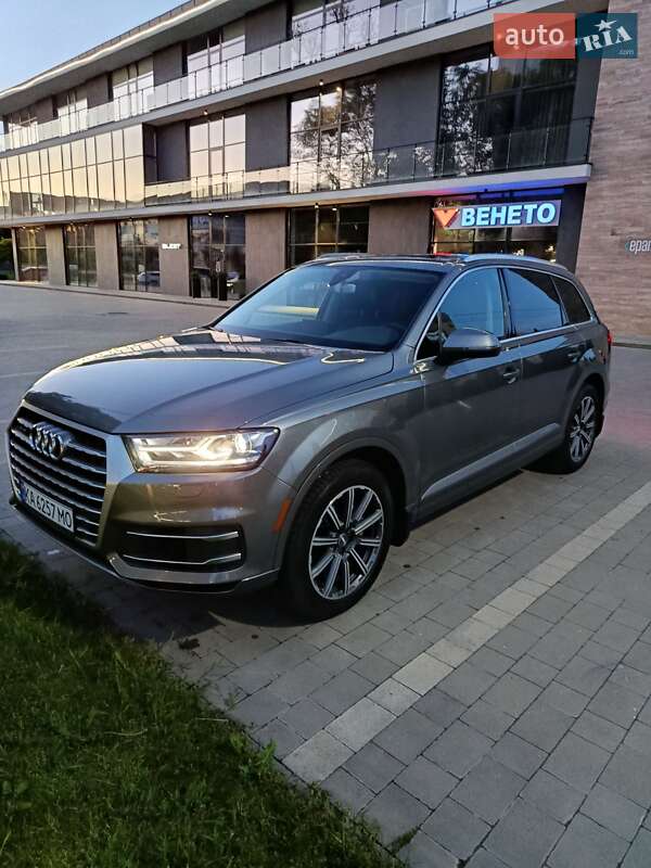 Позашляховик / Кросовер Audi Q7 2015 в 