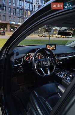 Внедорожник / Кроссовер Audi Q7 2015 в 