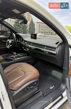 Позашляховик / Кросовер Audi Q7 2016 в 