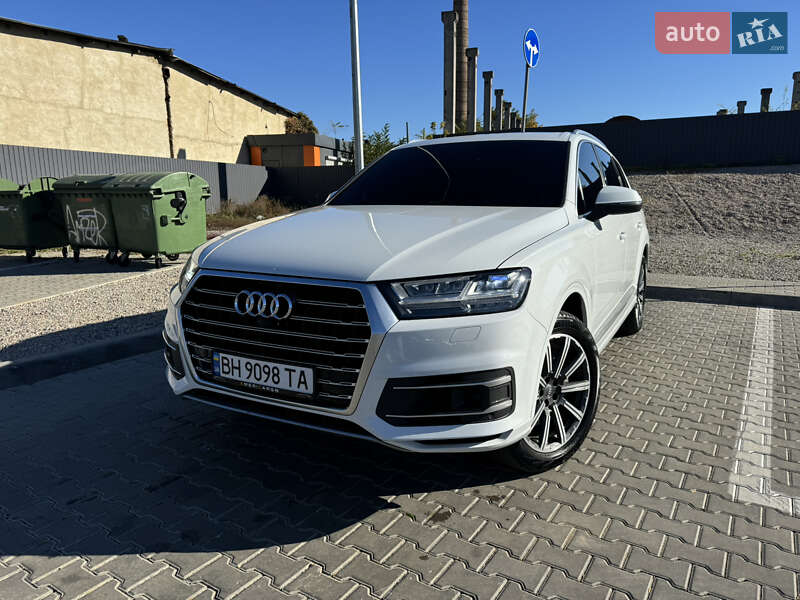 Позашляховик / Кросовер Audi Q7 2016 в 