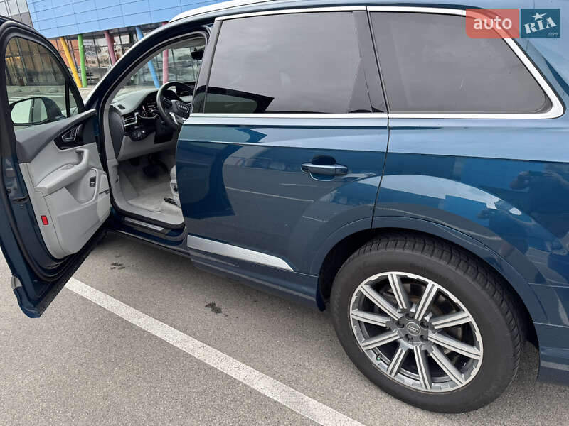 Внедорожник / Кроссовер Audi Q7 2017 в Киеве