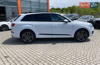 Внедорожник / Кроссовер Audi Q7 2017 в 