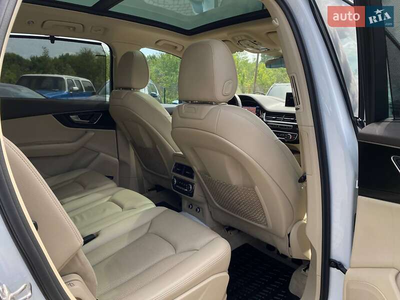 Внедорожник / Кроссовер Audi Q7 2017 в Львове