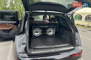 Внедорожник / Кроссовер Audi Q7 2015 в 