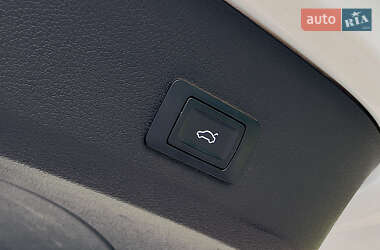 Внедорожник / Кроссовер Audi Q7 2013 в 