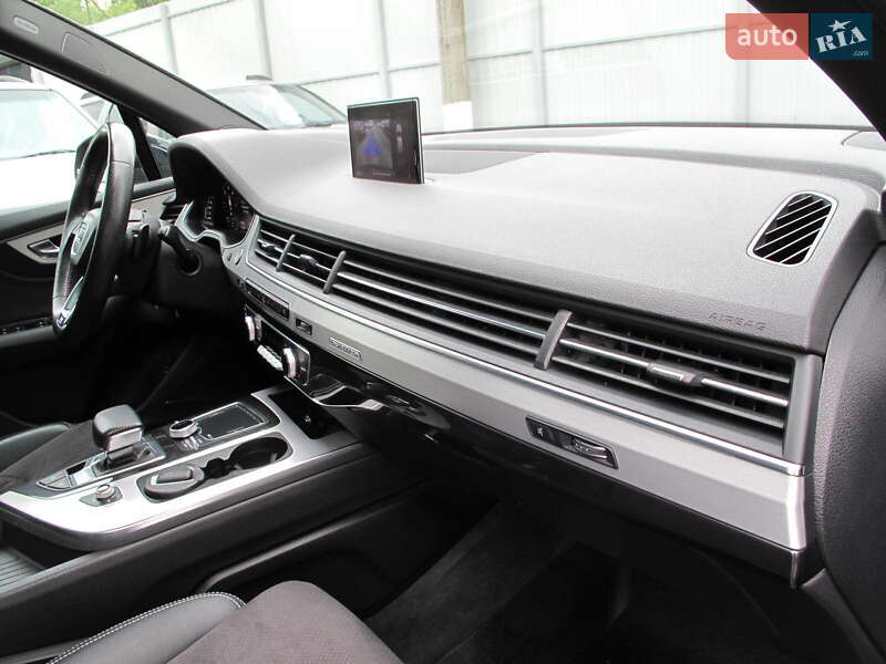 Внедорожник / Кроссовер Audi Q7 2015 в Киеве