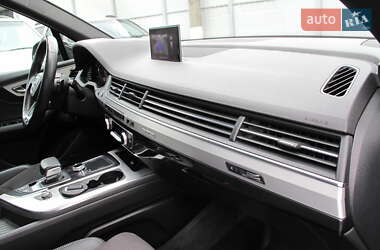Позашляховик / Кросовер Audi Q7 2015 в 