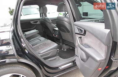 Позашляховик / Кросовер Audi Q7 2015 в 