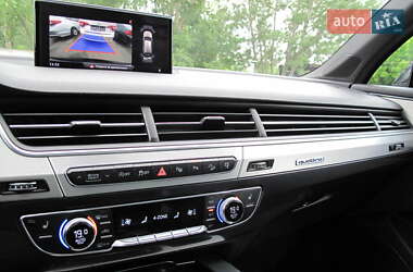 Позашляховик / Кросовер Audi Q7 2015 в 
