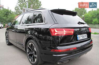 Позашляховик / Кросовер Audi Q7 2015 в 
