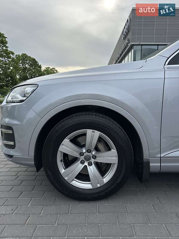 Внедорожник / Кроссовер Audi Q7 2015 в Киеве