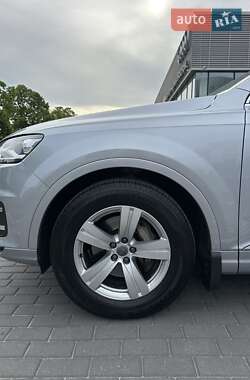Внедорожник / Кроссовер Audi Q7 2015 в 