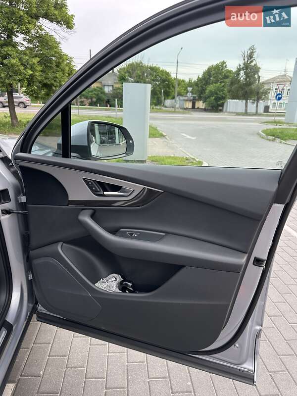 Внедорожник / Кроссовер Audi Q7 2015 в Киеве