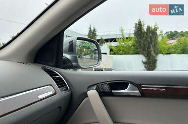 Позашляховик / Кросовер Audi Q7 2012 в 