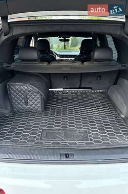 Внедорожник / Кроссовер Audi Q7 2015 в 