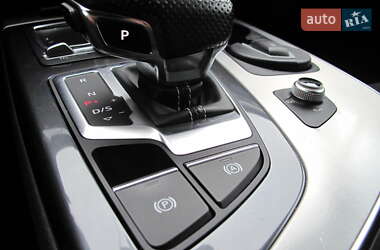 Позашляховик / Кросовер Audi Q7 2015 в 