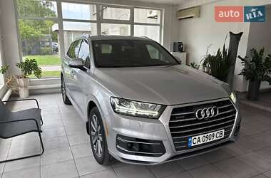 Внедорожник / Кроссовер Audi Q7 2016 в 