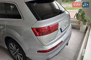 Внедорожник / Кроссовер Audi Q7 2016 в 