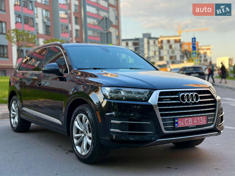 Внедорожник / Кроссовер Audi Q7 2017 в 
