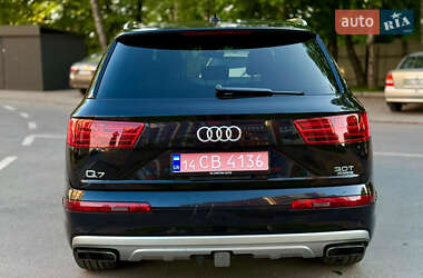 Внедорожник / Кроссовер Audi Q7 2017 в 