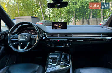 Внедорожник / Кроссовер Audi Q7 2017 в 