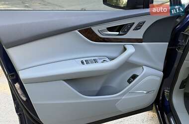 Позашляховик / Кросовер Audi Q7 2019 в 