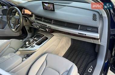 Позашляховик / Кросовер Audi Q7 2019 в 