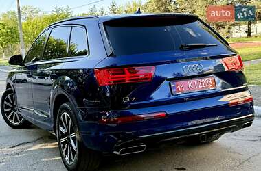 Позашляховик / Кросовер Audi Q7 2019 в 