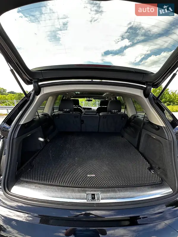 Внедорожник / Кроссовер Audi Q7 2012 в 