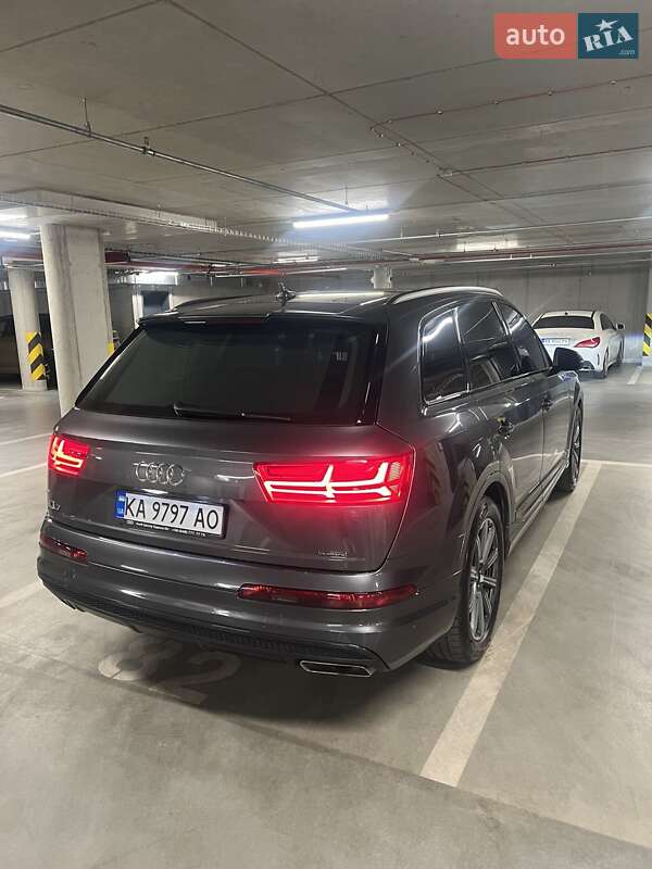 Внедорожник / Кроссовер Audi Q7 2017 в Киеве