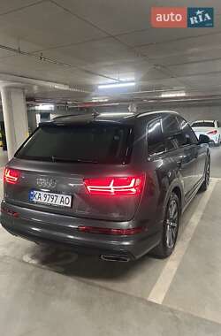 Внедорожник / Кроссовер Audi Q7 2017 в 