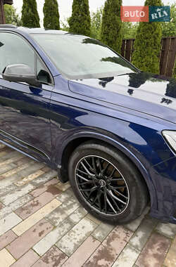 Внедорожник / Кроссовер Audi Q7 2021 в 