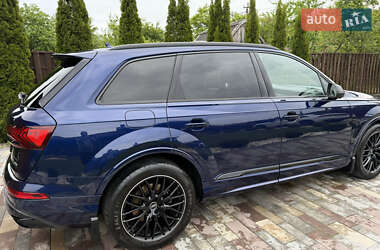 Внедорожник / Кроссовер Audi Q7 2021 в 
