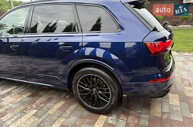 Внедорожник / Кроссовер Audi Q7 2021 в 