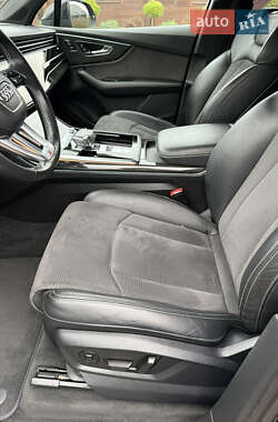 Внедорожник / Кроссовер Audi Q7 2021 в 