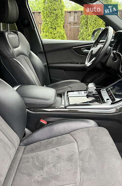 Внедорожник / Кроссовер Audi Q7 2021 в 