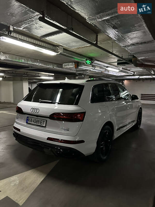 Позашляховик / Кросовер Audi Q7 2021 в Києві