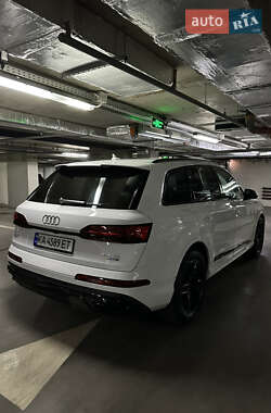 Внедорожник / Кроссовер Audi Q7 2021 в 