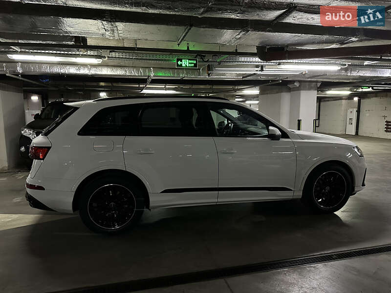 Позашляховик / Кросовер Audi Q7 2021 в Києві
