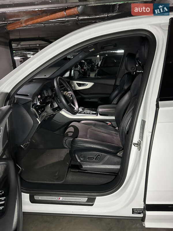 Позашляховик / Кросовер Audi Q7 2021 в Києві